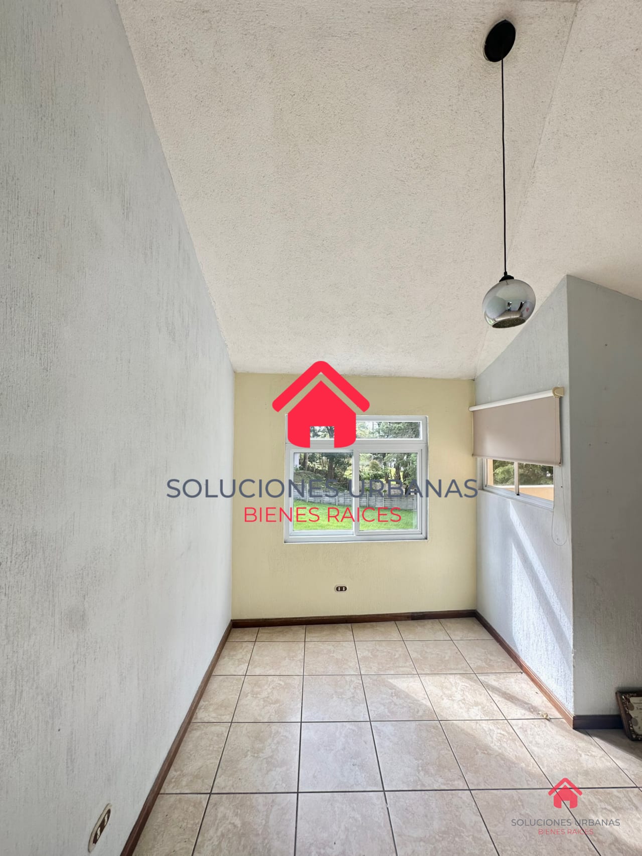 CASA ARRAZOLA CON LINDO JARDÍN / OPCIÓN DE COMPRA CON TERRENO ADICIONAL — Casa en Venta en Carretera a El Salvador, Guatemala, Ciudad — foto 2 de 8
