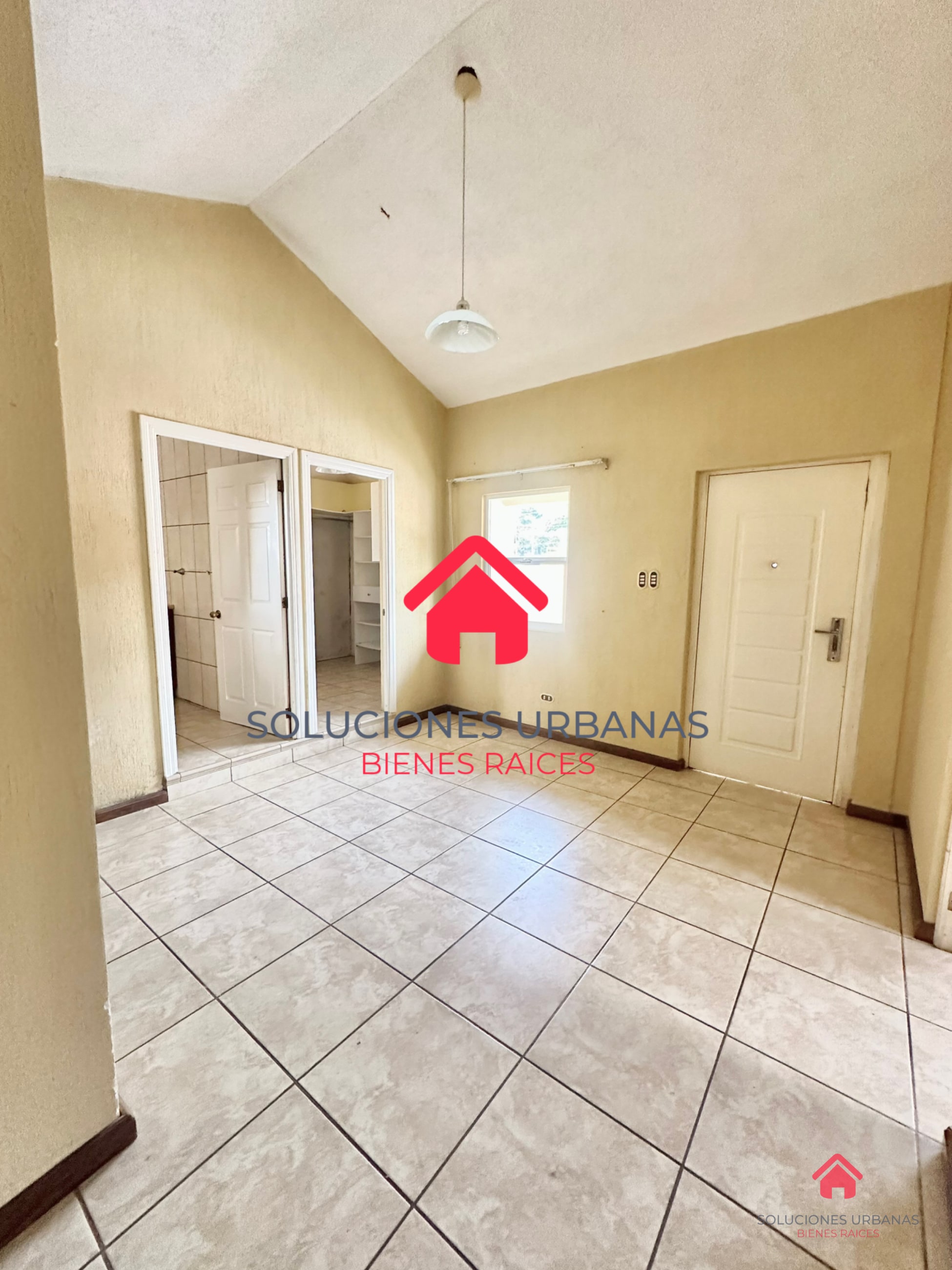 CASA ARRAZOLA CON LINDO JARDÍN / OPCIÓN DE COMPRA CON TERRENO ADICIONAL - 7