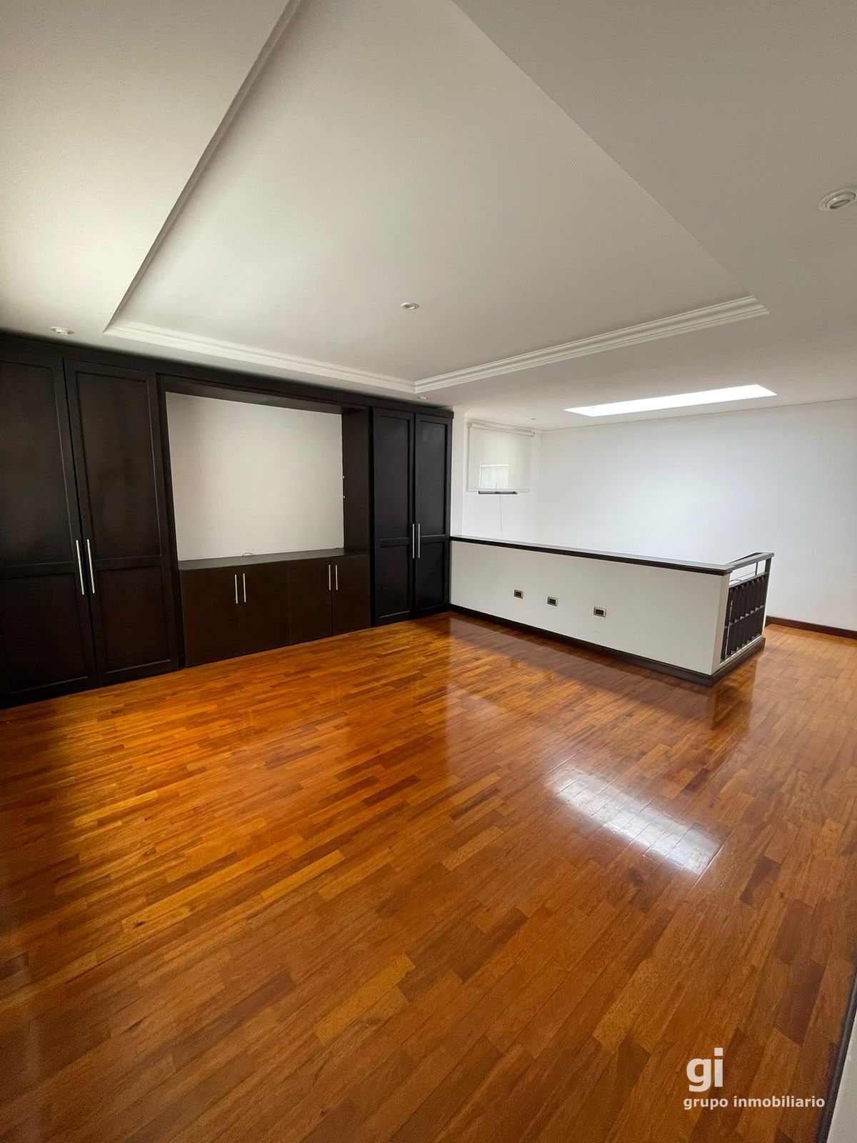 Casa en Venta en Condominio Exclusivo Zona 10 - 1