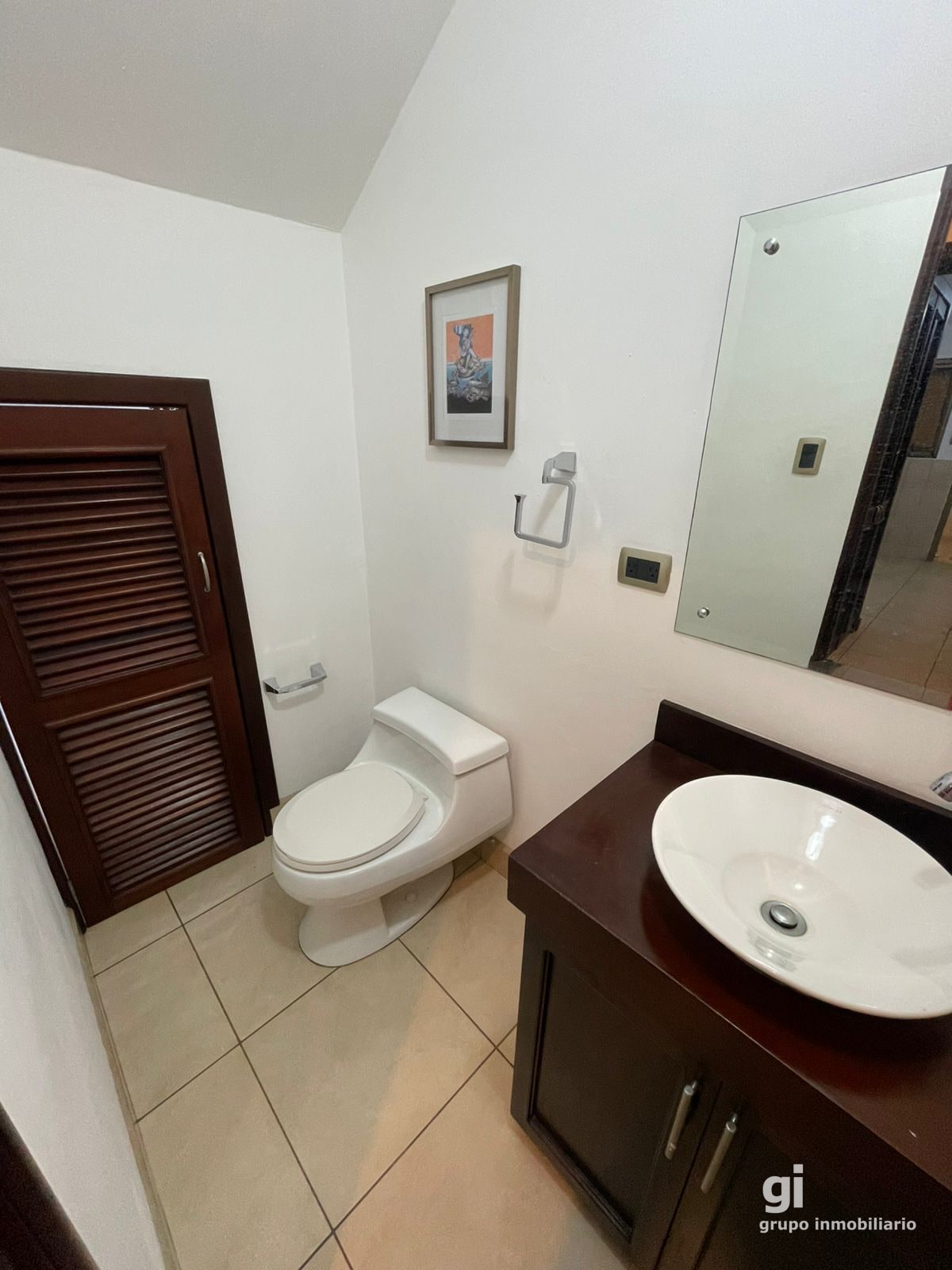Casa en Venta en Condominio Exclusivo Zona 10 - 8