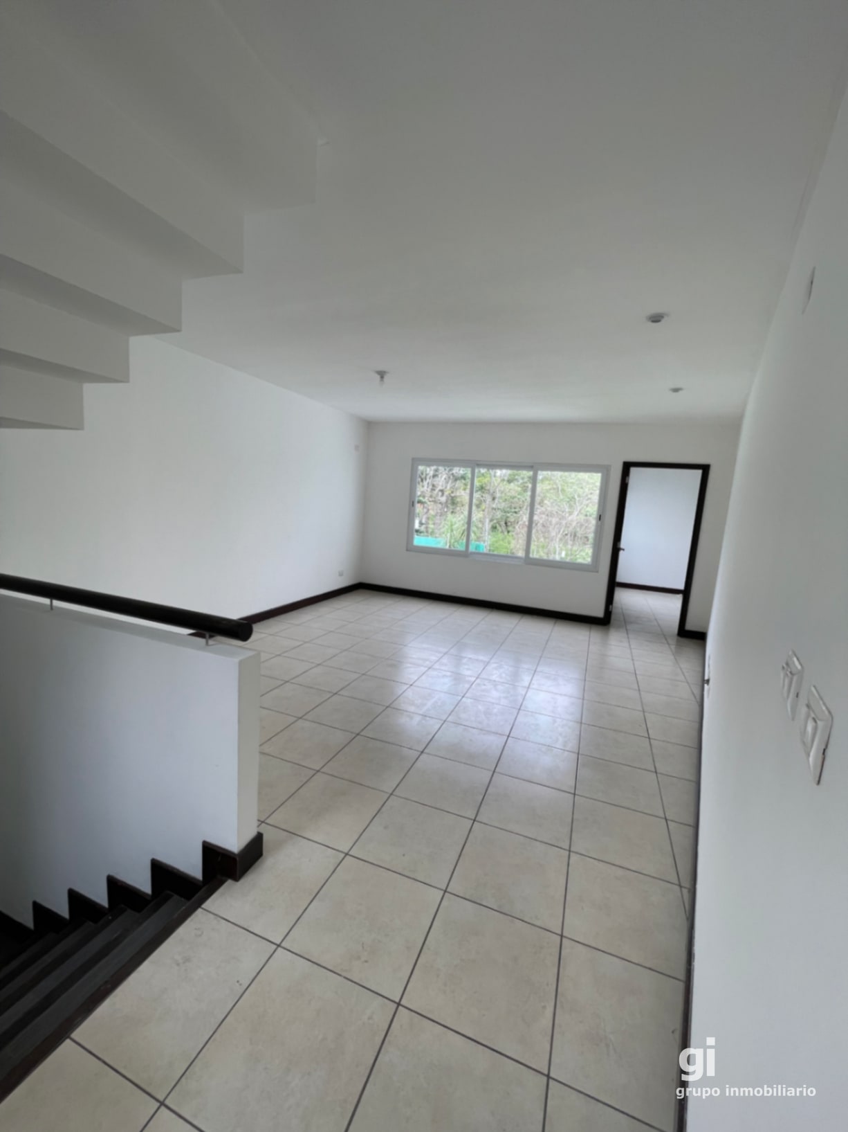 Hermosa casa en venta Zona 16.4 dormitorios cada uno con su baño — Casa en Venta en Zona 16, Guatemala, Ciudad — foto 5 de 7