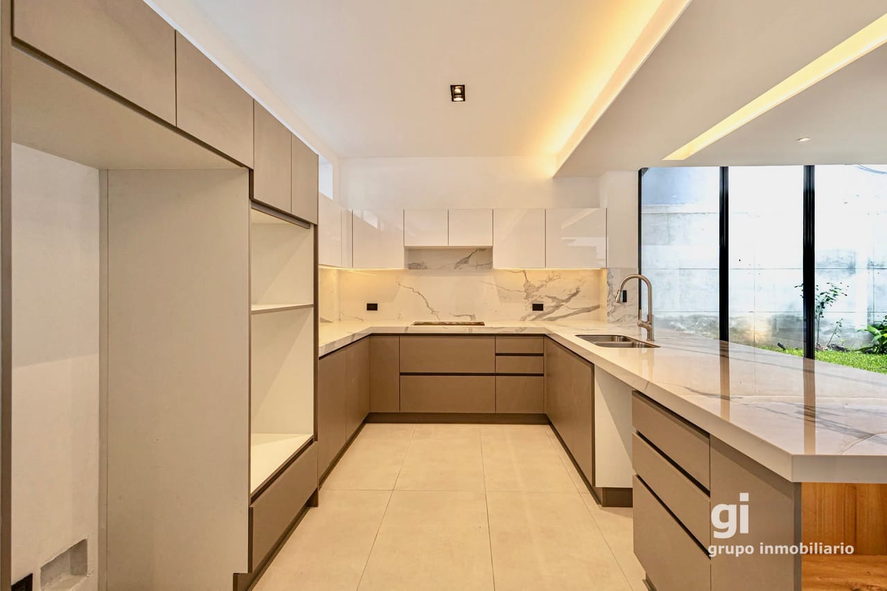 Casa moderna dentro de garita en venta en zona 13 — Casa en Venta en Zona 13, Guatemala, Ciudad — foto 4 de 7