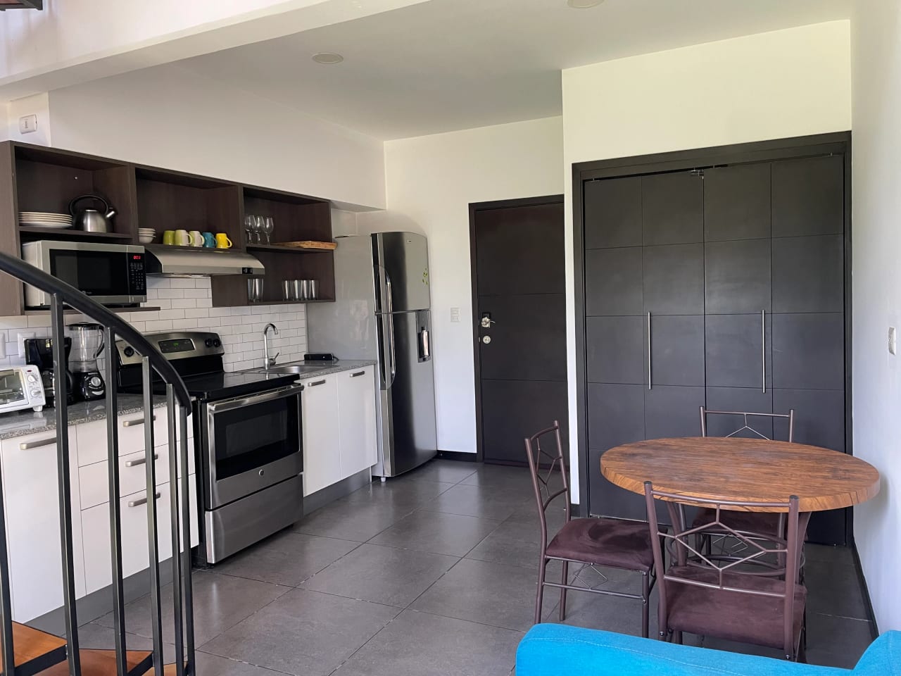 Apartamento de 1 Habitación con Jardín en zona 10 — Apartamento en Alquiler en Ciudad Vieja, Zona 10, Guatemala, Ciudad — foto 3 de 14