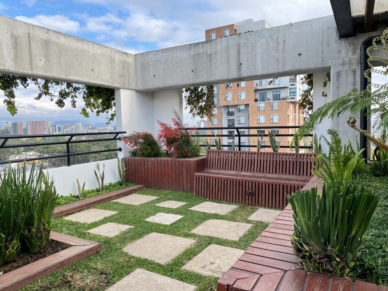 Apartamento de 1 Habitación con Jardín en zona 10 — Apartamento en Alquiler en Ciudad Vieja, Zona 10, Guatemala, Ciudad — foto 13 de 14