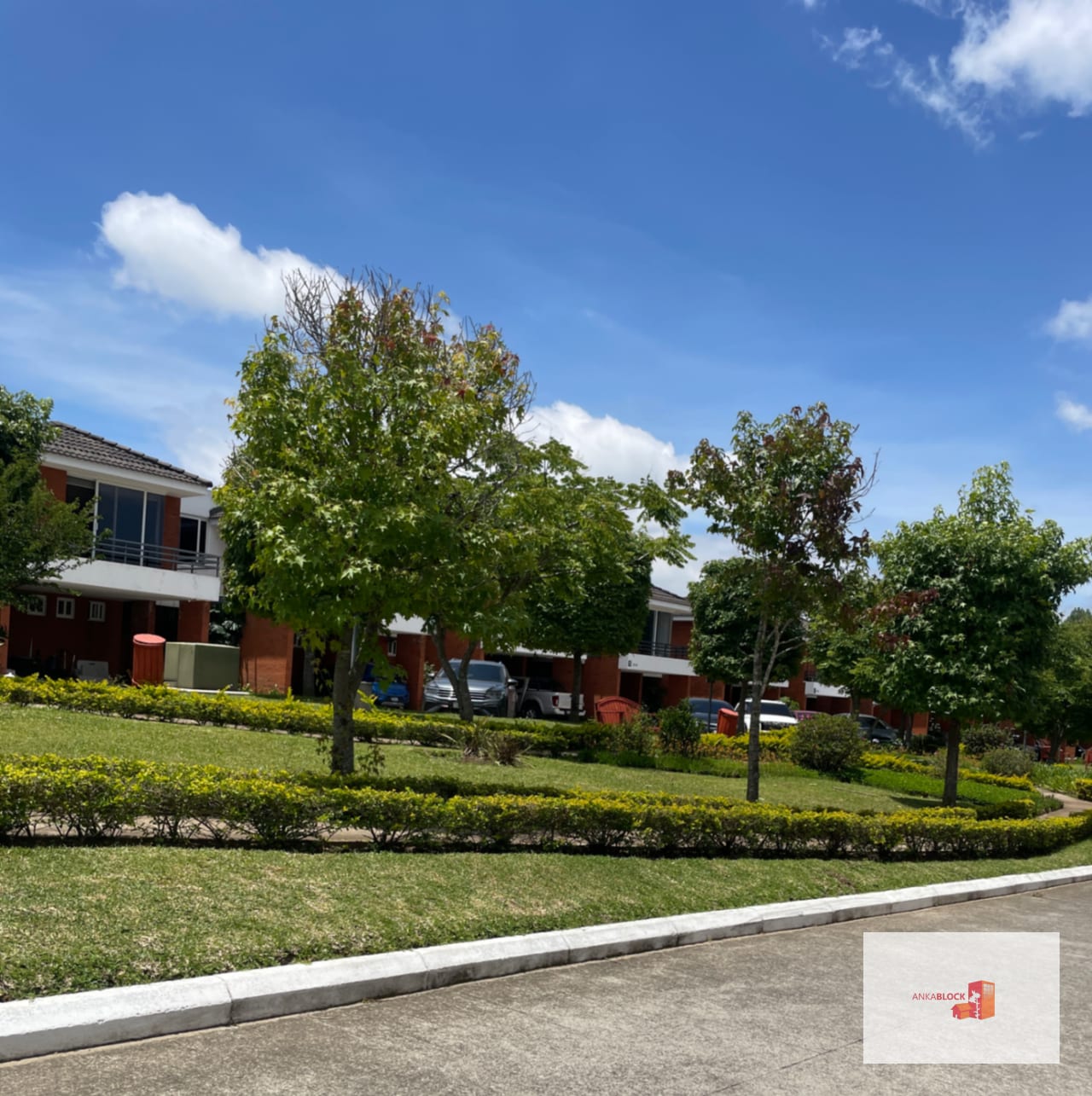 Casa de esquina con jardín - 4 Dormitorios - zona 16 — Casa en Venta en Ensenada de San Isidro, Zona 16, Guatemala, Ciudad — foto 5 de 14
