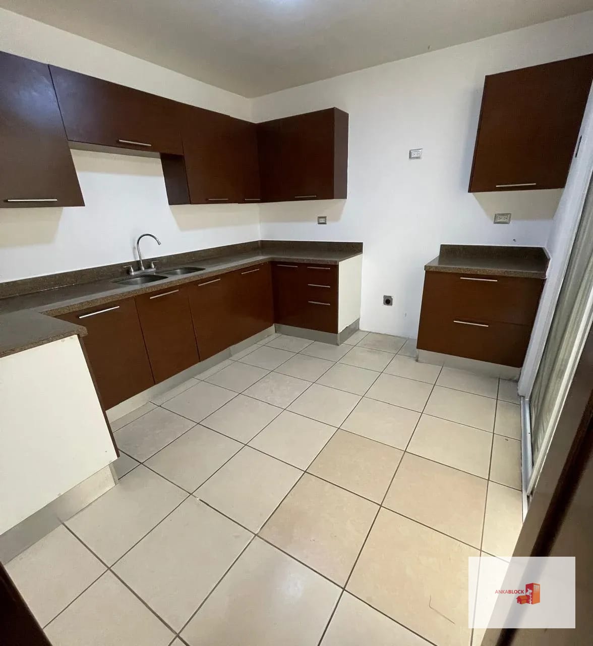 Casa de esquina con jardín - 4 Dormitorios - zona 16 — Casa en Venta en Ensenada de San Isidro, Zona 16, Guatemala, Ciudad — foto 7 de 14