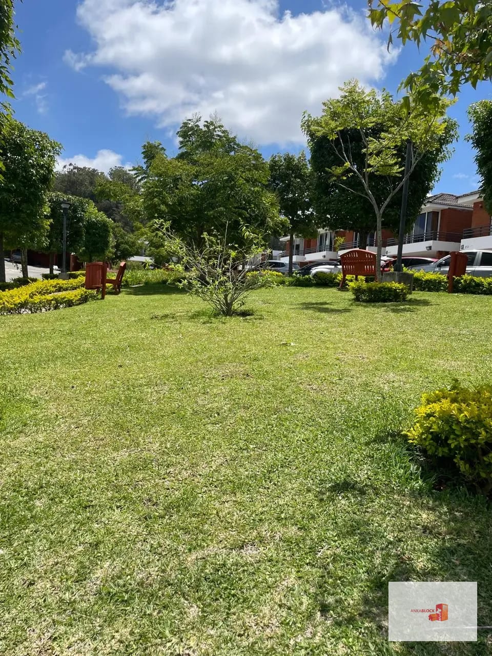 Casa de esquina con jardín - 4 Dormitorios - zona 16 — Casa en Venta en Ensenada de San Isidro, Zona 16, Guatemala, Ciudad — foto 1 de 14
