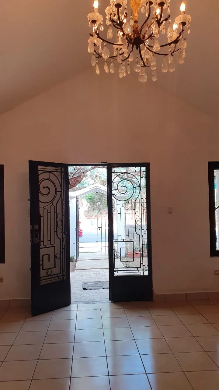 CASA EN VENTA EN ZONA 16 JARDINES DE SAN ISIDRO — Casa en Venta en Jardines de San Isidro, Zona 16, Guatemala, Ciudad — foto 1 de 17