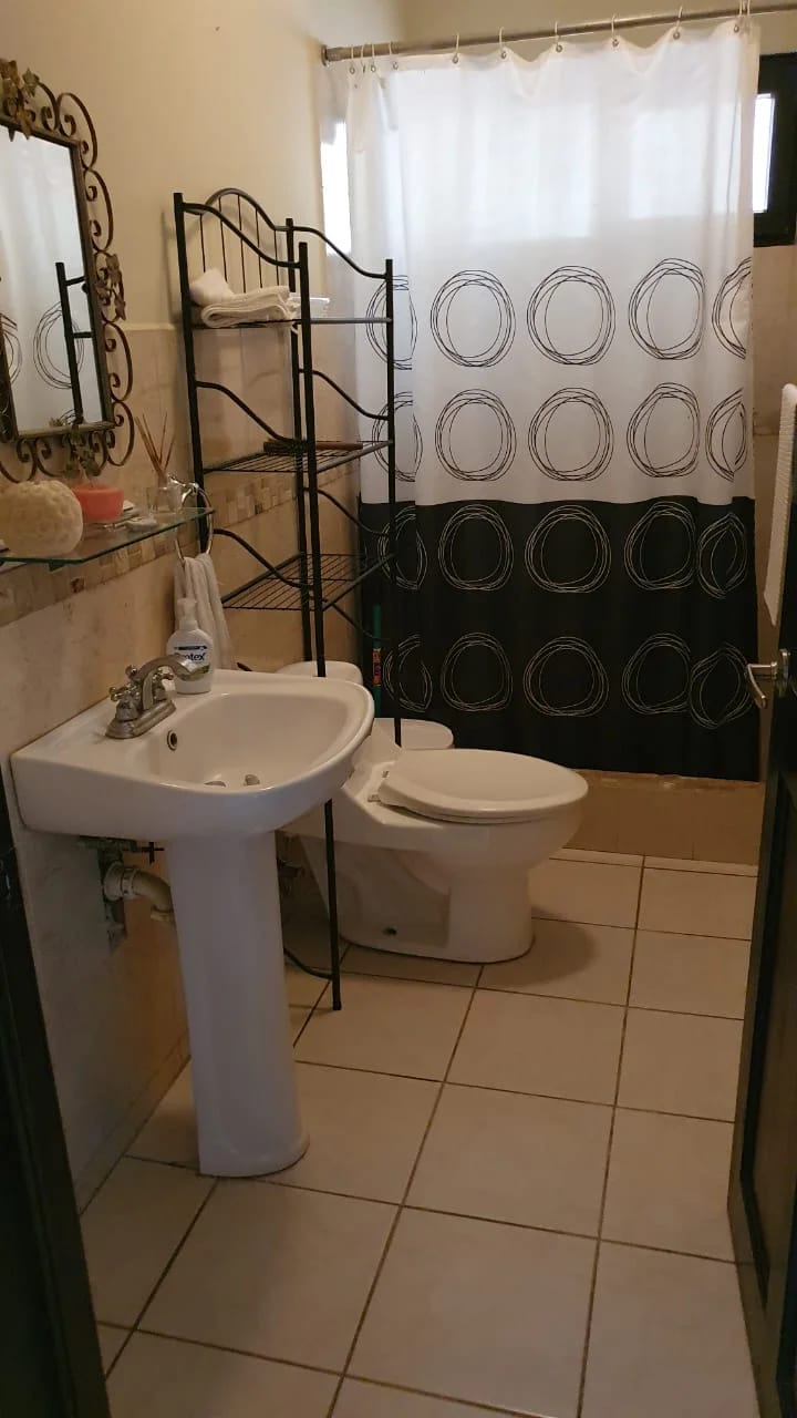 CASA EN VENTA EN ZONA 16 JARDINES DE SAN ISIDRO — Casa en Venta en Jardines de San Isidro, Zona 16, Guatemala, Ciudad — foto 4 de 17