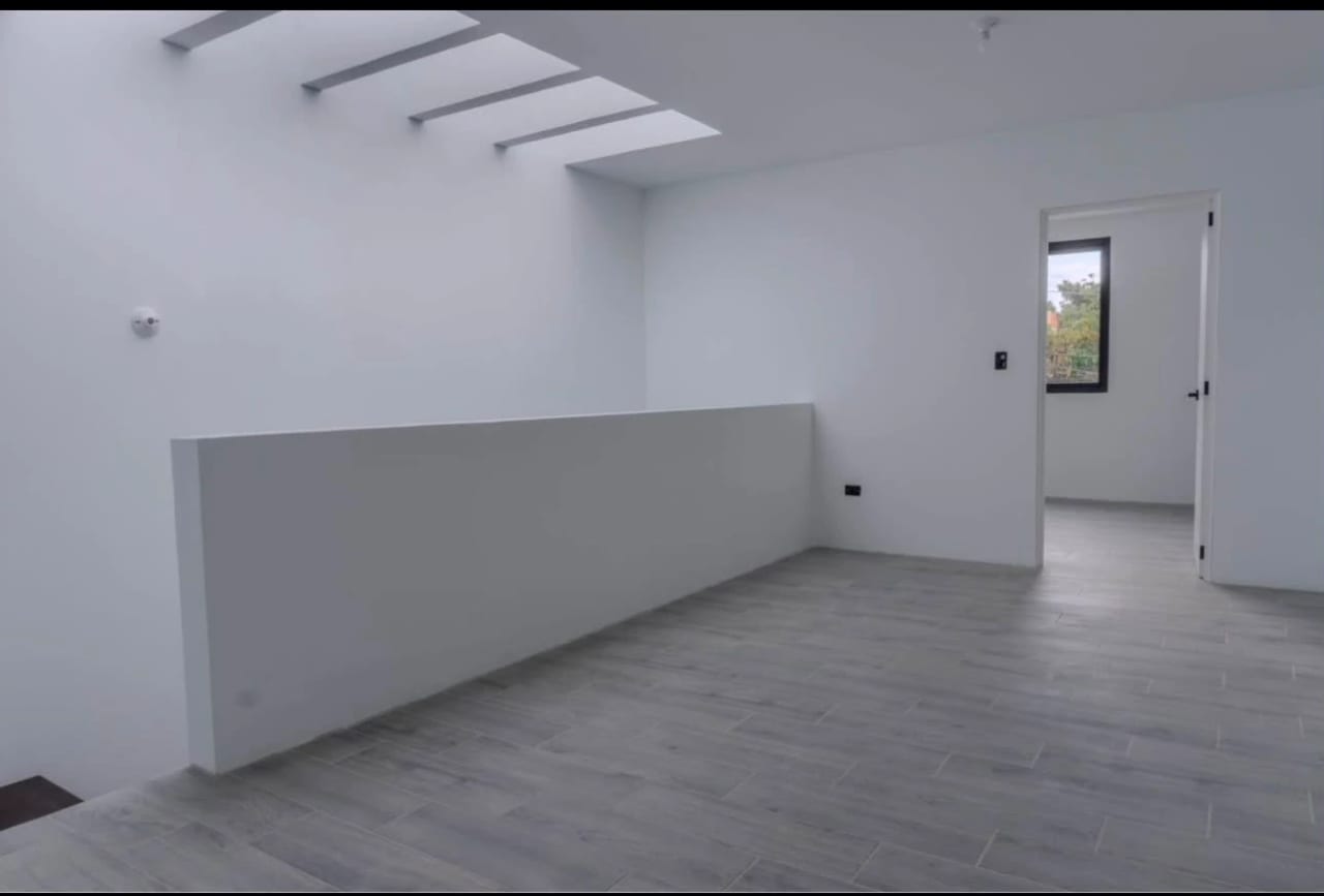 CASA NUEVA EN VENTA EN CIUDAD SANCRISTOBAL ZONA 8 MIXCO RESIDENCIALES LA ISLA — Casa en Venta en Zona 8 Mixco, Guatemala, Ciudad — foto 2 de 6