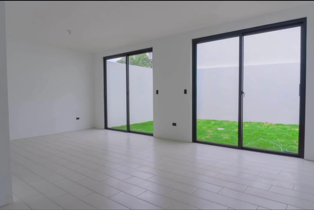 CASA NUEVA EN VENTA EN CIUDAD SANCRISTOBAL ZONA 8 MIXCO RESIDENCIALES LA ISLA — Casa en Venta en Zona 8 Mixco, Guatemala, Ciudad — foto 4 de 6