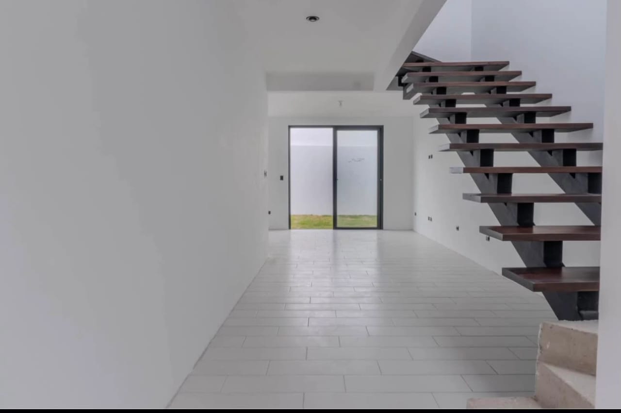 CASA NUEVA EN VENTA EN CIUDAD SANCRISTOBAL ZONA 8 MIXCO RESIDENCIALES LA ISLA — Casa en Venta en Zona 8 Mixco, Guatemala, Ciudad — foto 5 de 6