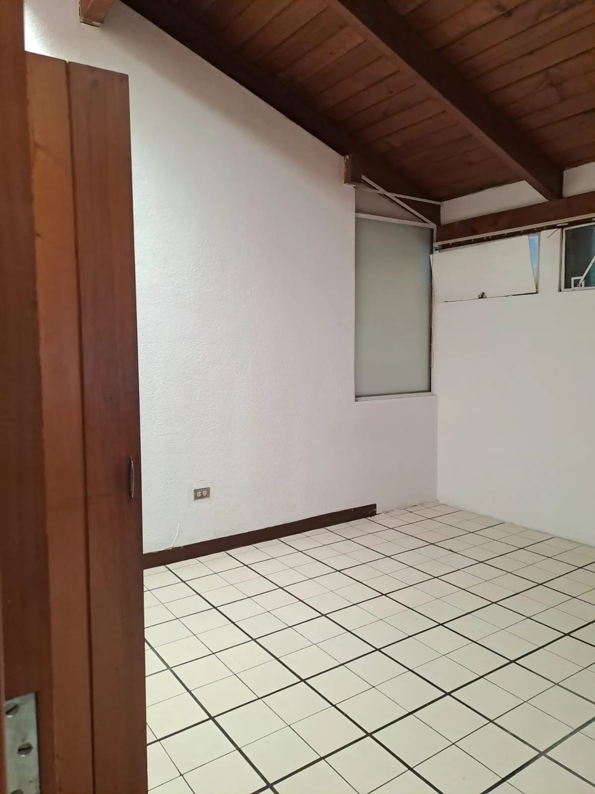 CASA EN ALQUILER EN INTERIOR VECINA A PLAZUELA ESPAÑA ZONA 9 — Casa en Alquiler en Zona 9, Guatemala, Ciudad — foto 4 de 17