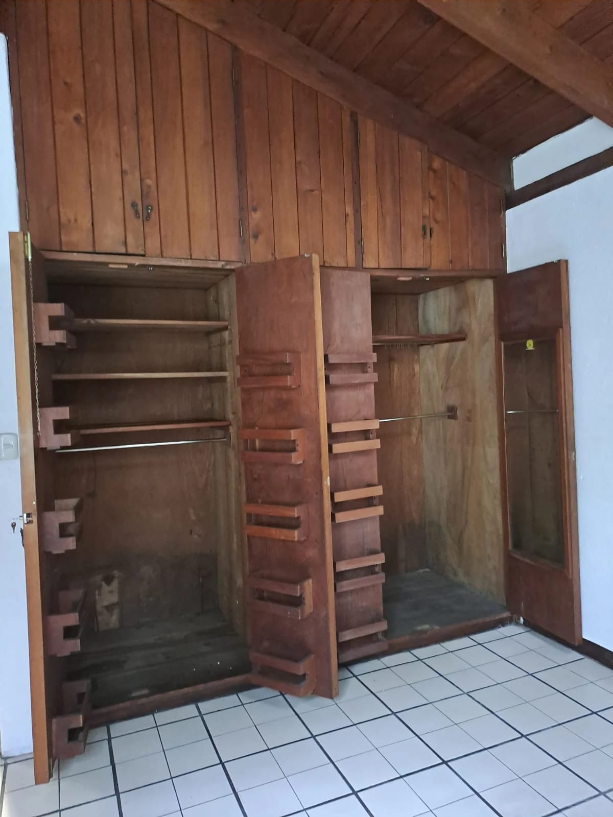 CASA EN ALQUILER EN INTERIOR VECINA A PLAZUELA ESPAÑA ZONA 9 — Casa en Alquiler en Zona 9, Guatemala, Ciudad — foto 5 de 17