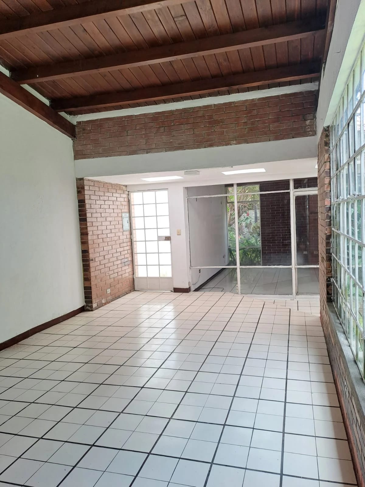CASA EN ALQUILER EN INTERIOR VECINA A PLAZUELA ESPAÑA ZONA 9 — Casa en Alquiler en Zona 9, Guatemala, Ciudad — foto 14 de 17