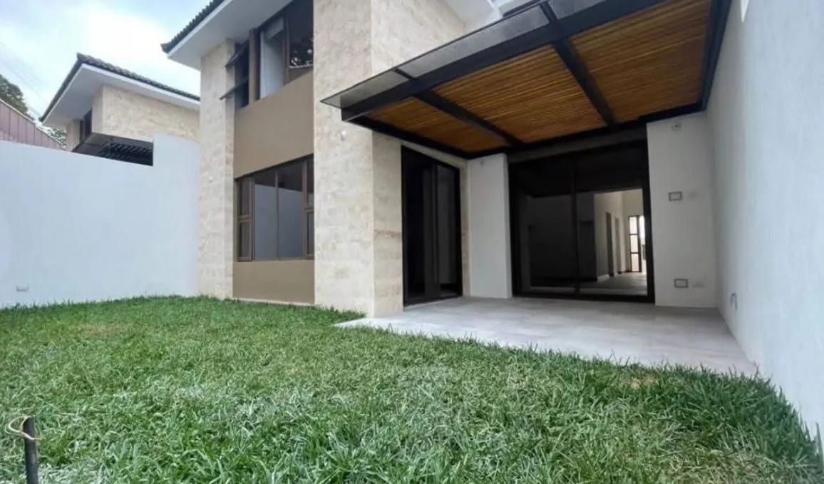 CASA EN ALQUILER EN LOMAS DE SAN ISIDRO ZONA 16 — Casa en Alquiler en Lomas de San Isidro, Zona 16, Guatemala, Ciudad — foto 2 de 8