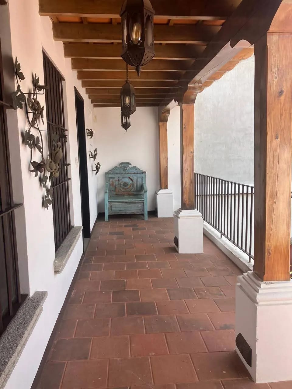 CASA EN ALQUILER EN ANTIGUA CERCA DEL CALVARIO EN EL PORTAL DE ANTIGUA — Casa en Alquiler en El Calvario, Antigua, Sacatepéquez — foto 1 de 17
