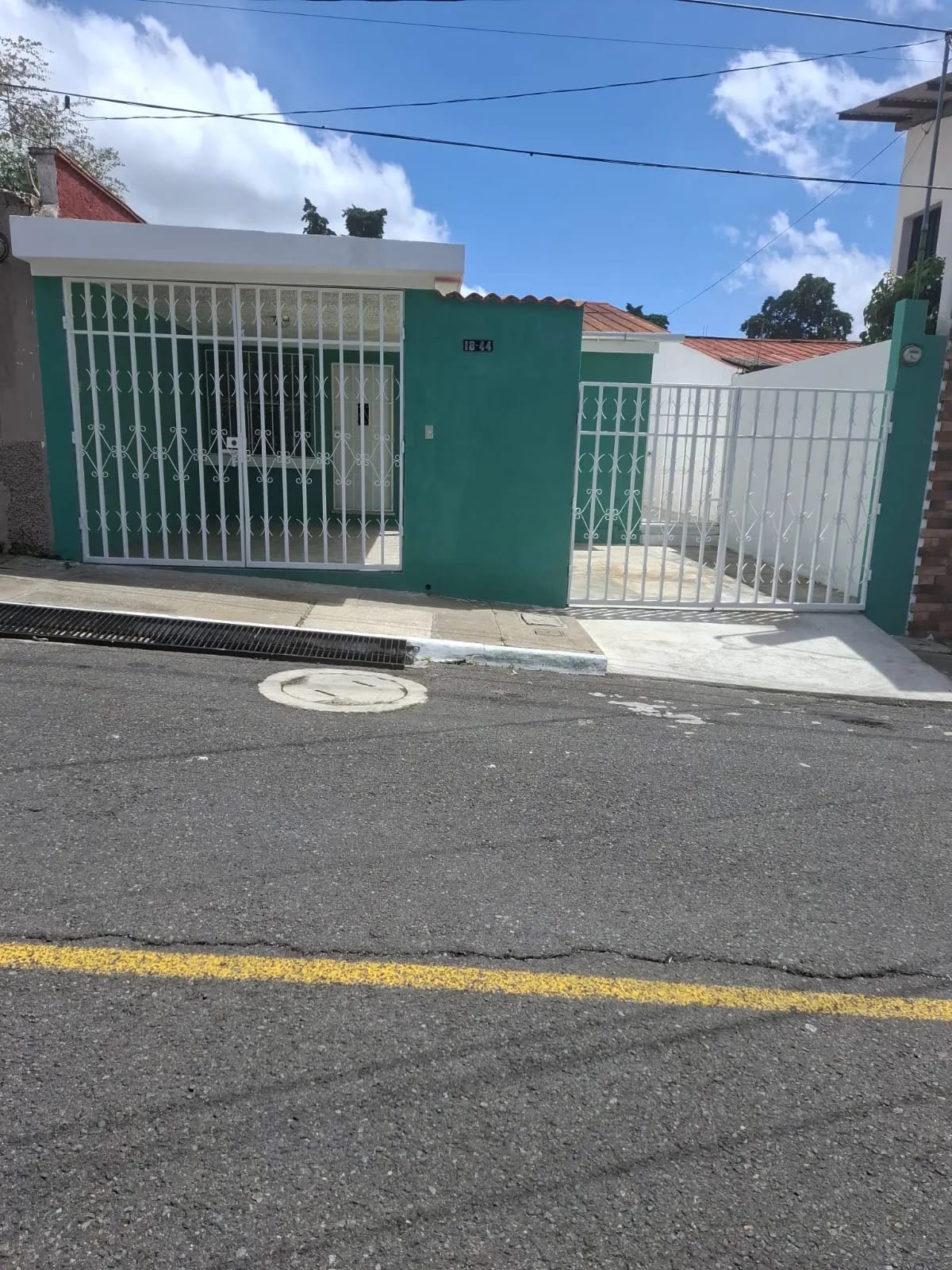 Bonita Casa en Venta Zona 7 de Mixco Colonia San Carlos I — Casa en Venta en Zona 7 Mixco, Guatemala, Ciudad — foto 1 de 17