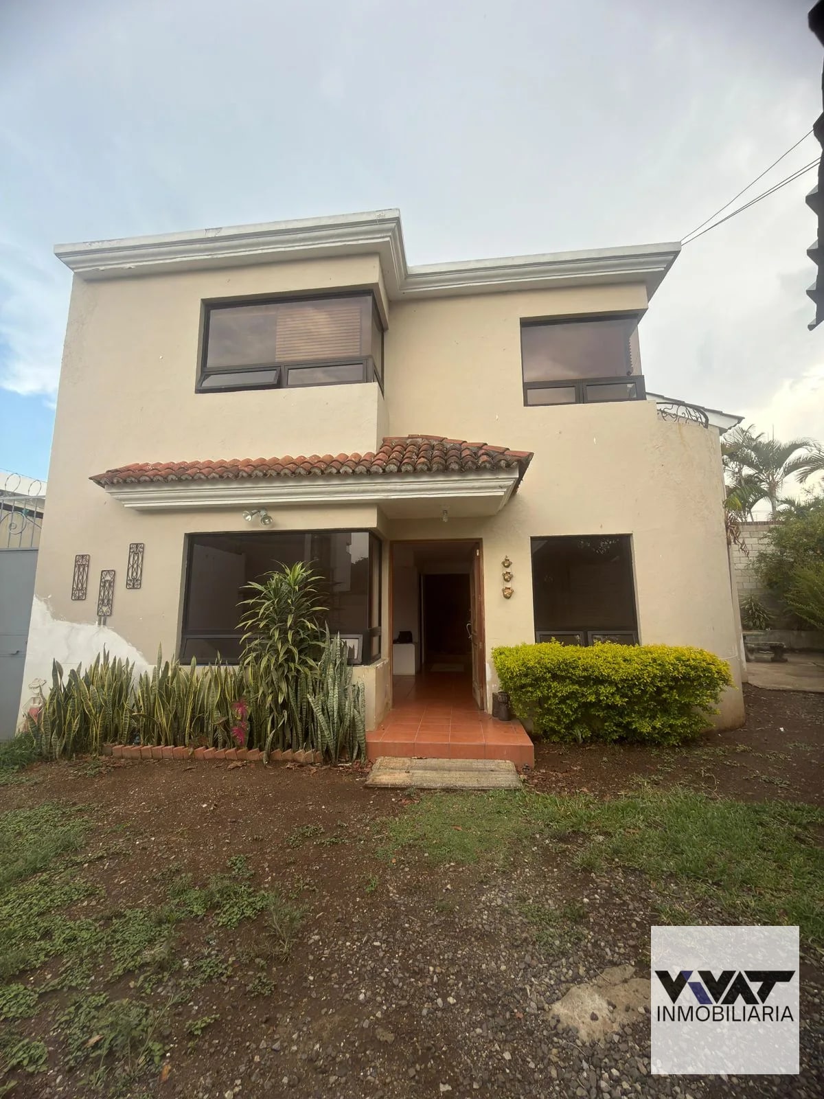 Casa En Renta en Pinares de San Cristóbal, zona 8 de Mixco — Casa en Alquiler en Pinares de San Cristobal, Zona 8 Mixco, Guatemala, Ciudad — foto 1 de 11