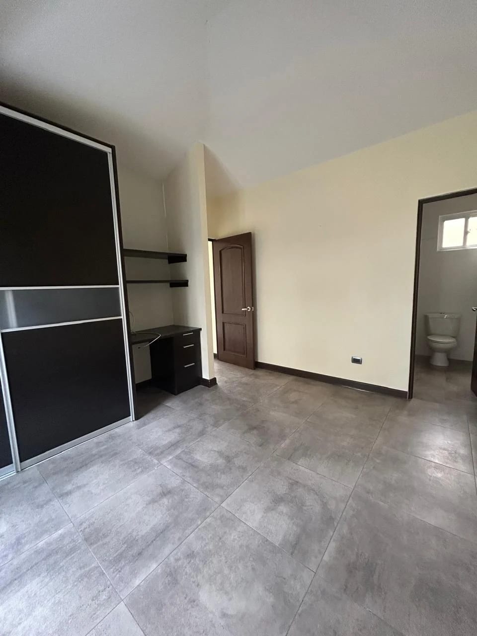 PRECIOSA CASA EN VENTA DE O RENTA EN CAÑADAS DEL ENCINAL 2 LOTES JUNTOS — Casa en Venta en Zona 7 Mixco, Guatemala, Ciudad — foto 11 de 17