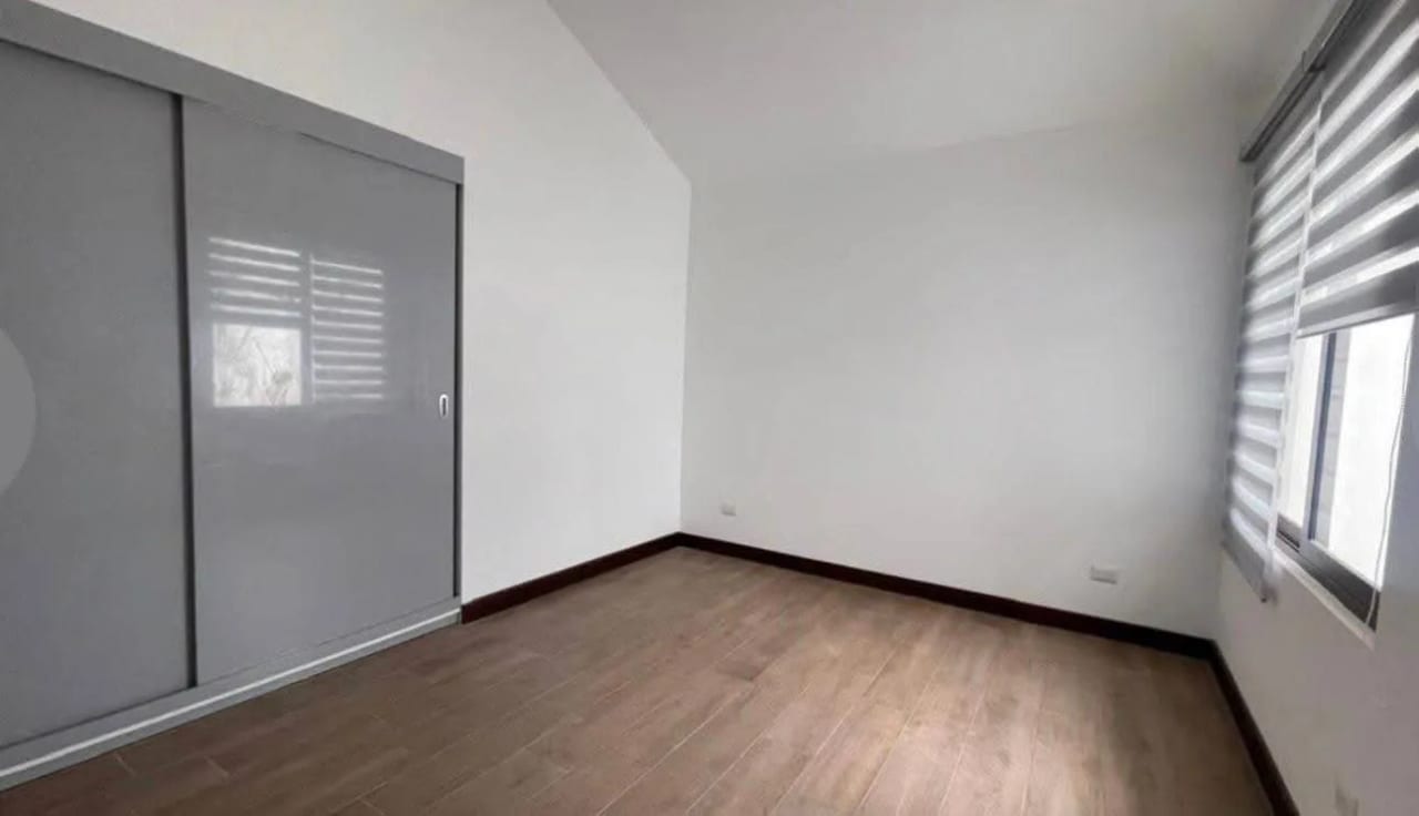 Amplia casa en renta, zona 16 Lomas de San Isidro, Reserva II — Casa en Alquiler en Lomas de San Isidro - La Reserva, Zona 16, Guatemala, Ciudad — foto 5 de 9