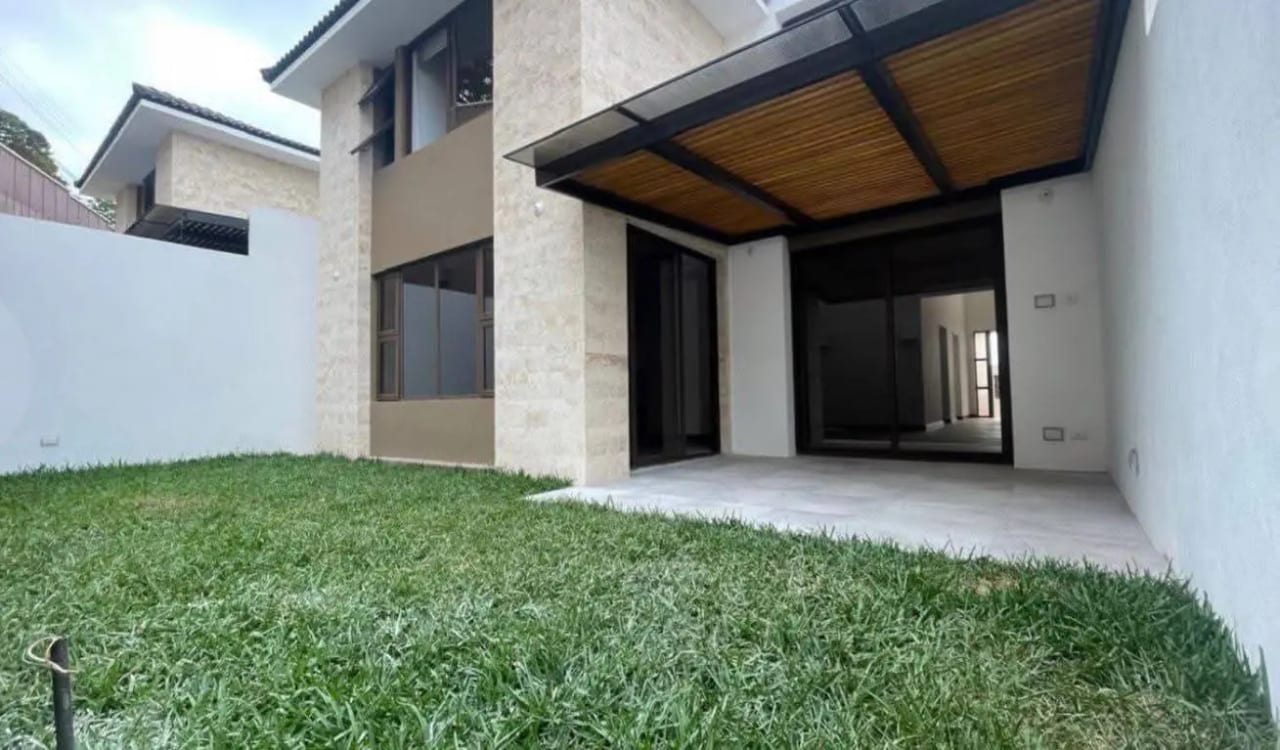 Amplia casa en renta, zona 16 Lomas de San Isidro, Reserva II — Casa en Alquiler en Lomas de San Isidro - La Reserva, Zona 16, Guatemala, Ciudad — foto 7 de 9