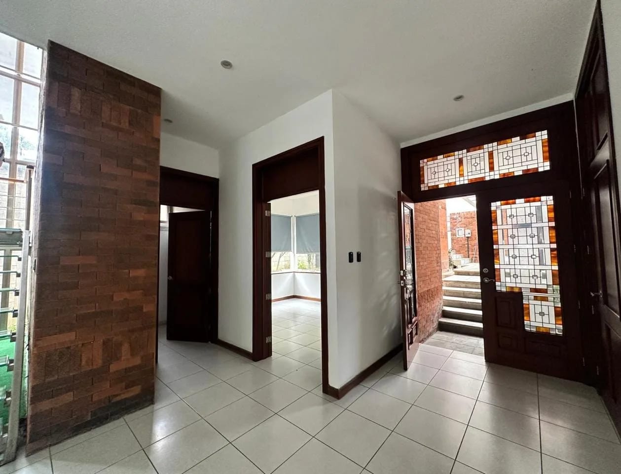 Amplia e iluminada casa en venta, Kanajuyú zona 16 — Casa en Venta en Kanajuyú, Zona 16, Guatemala, Ciudad — foto 5 de 10