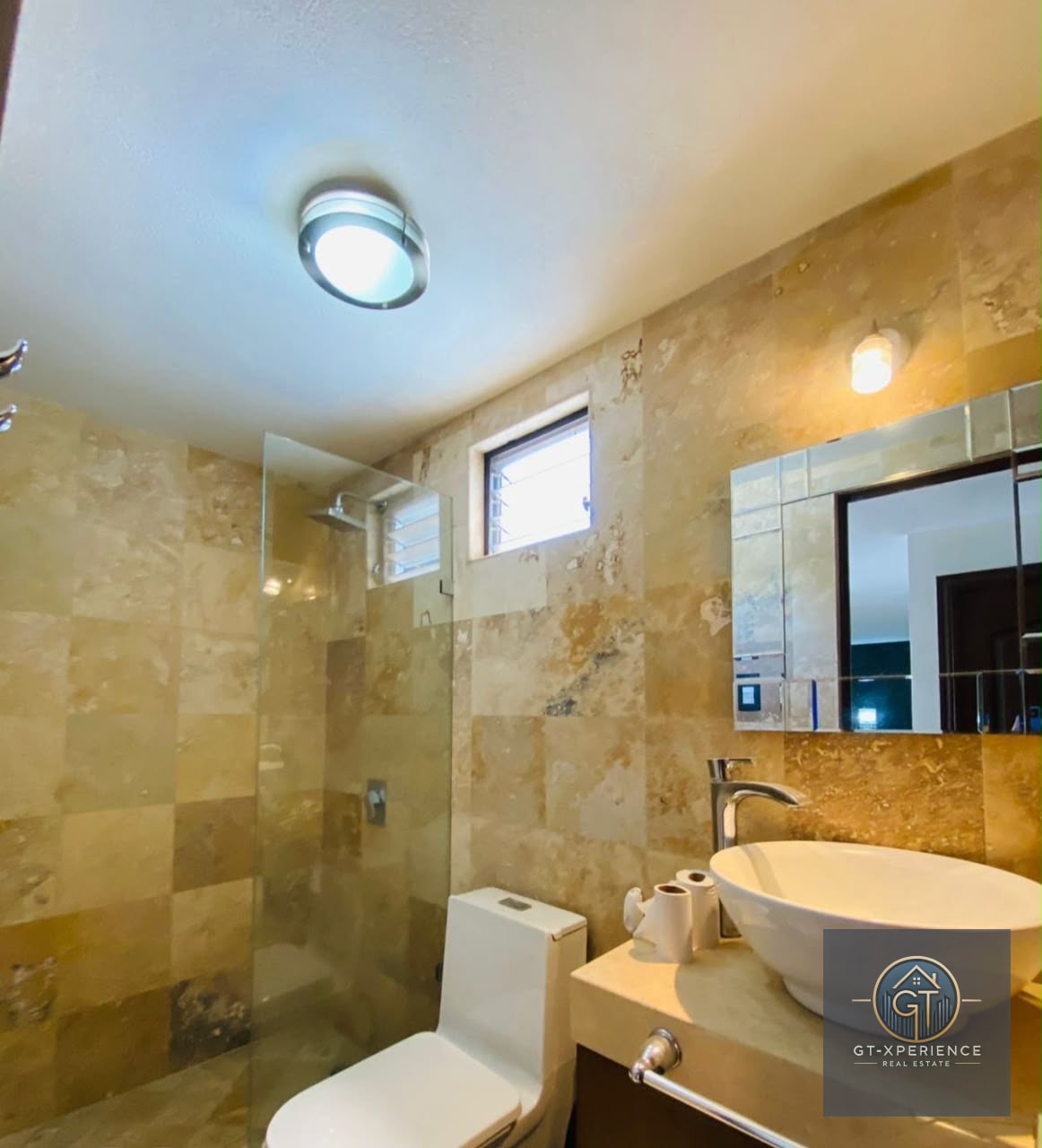 Linda y amplia casa en Condominio Windsor zona 8 San Cristobal — Casa en Venta en Zona 8 Mixco, Guatemala, Ciudad — foto 10 de 12