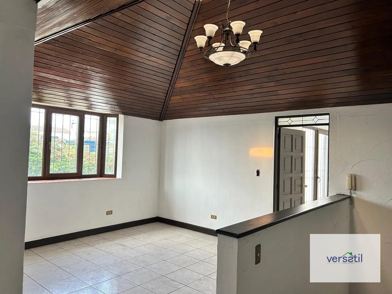AMPLIA CASA EN ALQUILER ZONA 16, CAYALÁ — Casa en Alquiler en Jacarandas de Cayalá, Zona 16, Guatemala, Ciudad — foto 6 de 15
