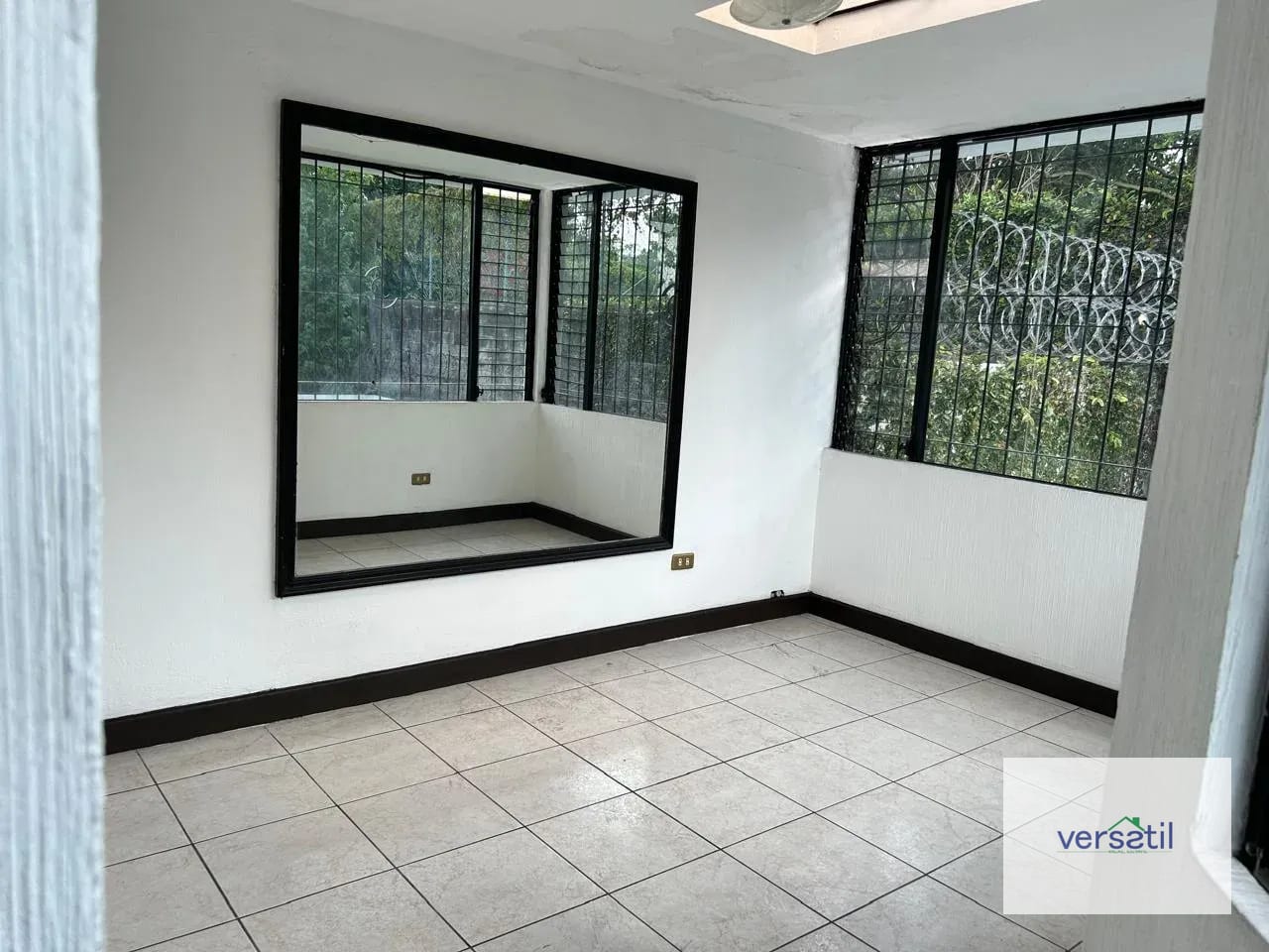AMPLIA CASA EN ALQUILER ZONA 16, CAYALÁ — Casa en Alquiler en Jacarandas de Cayalá, Zona 16, Guatemala, Ciudad — foto 14 de 15