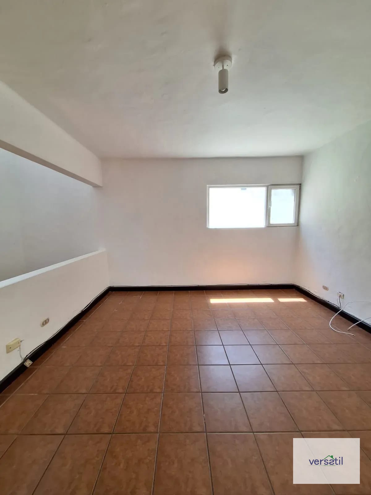 Hermosa casa de 4 habitaciones y gran Jardín !!! Alquiler — Casa en Alquiler en Villas del Campo, Carretera a El Salvador, Guatemala, Ciudad — foto 6 de 12
