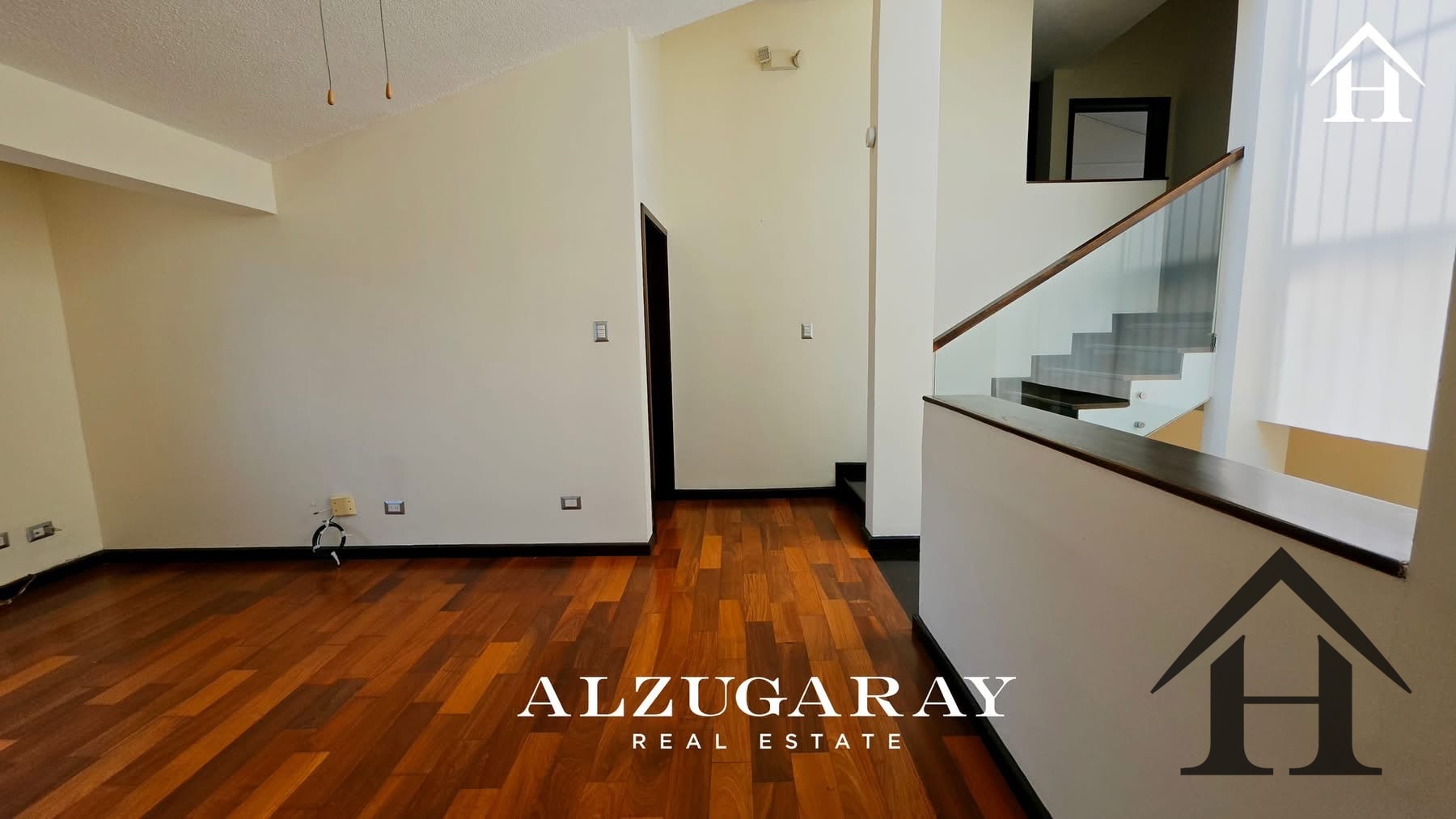 Casa con jardín y piscina condominio zona 10 — Casa en Venta en Zona 10, Guatemala, Ciudad — foto 5 de 10