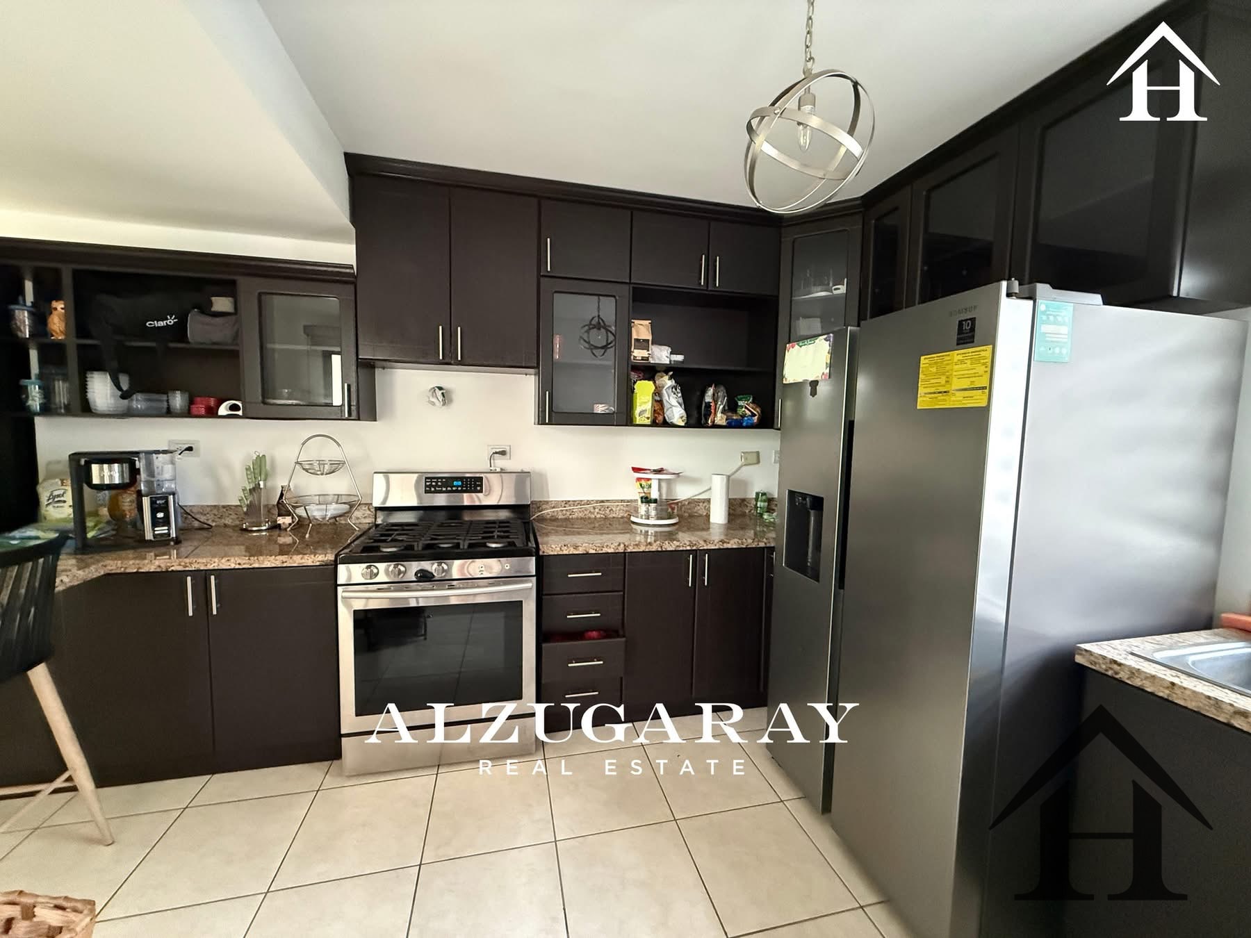 Casa con jardín y pérgola condominio vistas de san isidro zona 16 — Casa en Venta en Vistas de San Isidro, Zona 16, Guatemala, Ciudad — foto 4 de 7