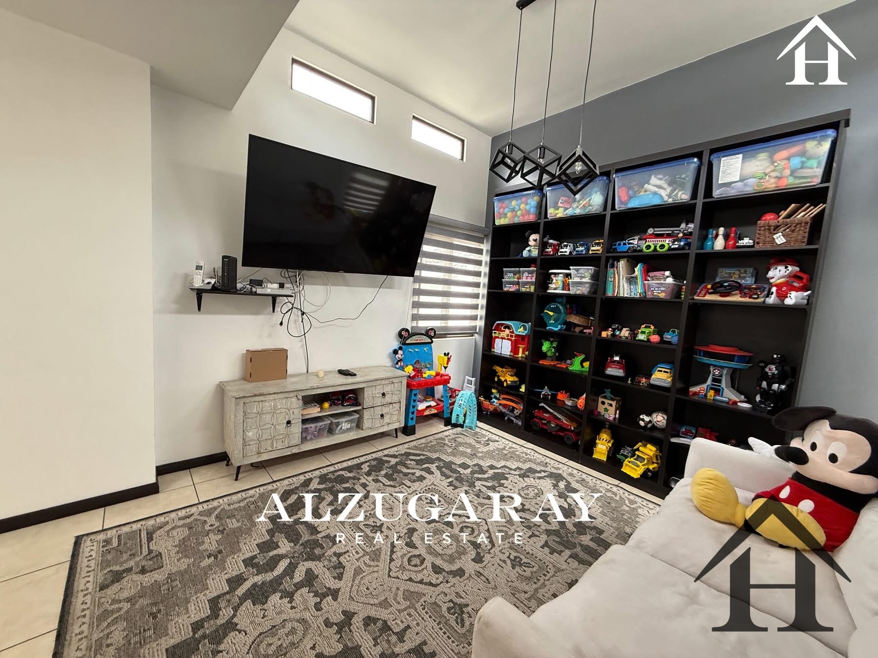 Casa con jardín y pérgola condominio vistas de san isidro zona 16 — Casa en Venta en Vistas de San Isidro, Zona 16, Guatemala, Ciudad — foto 5 de 7