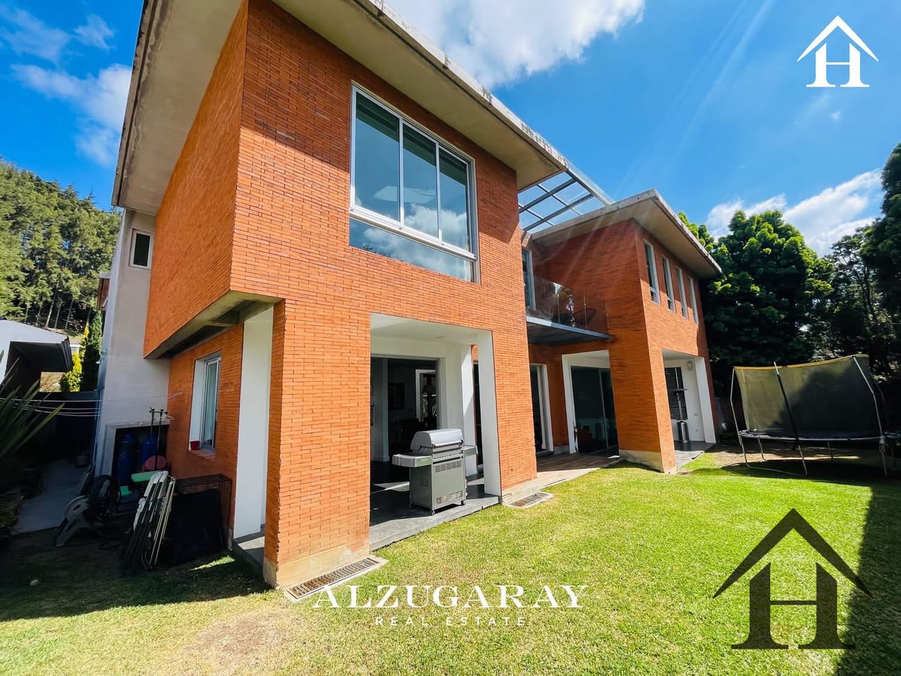Casa moderna en Condominio Las Luces KM13.5 Carr a El Salv — Casa en Venta en Las Luces, Carretera a El Salvador, Guatemala, Ciudad — foto 1 de 12
