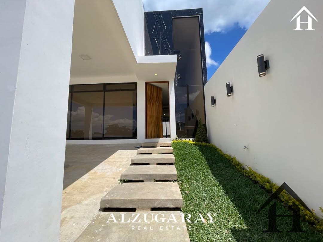 Casa moderna Carr. A Santa Elena Barillas Cond Diamantes de Gadiel — Casa en Venta en Carretera a El Salvador, Guatemala, Ciudad — foto 1 de 11