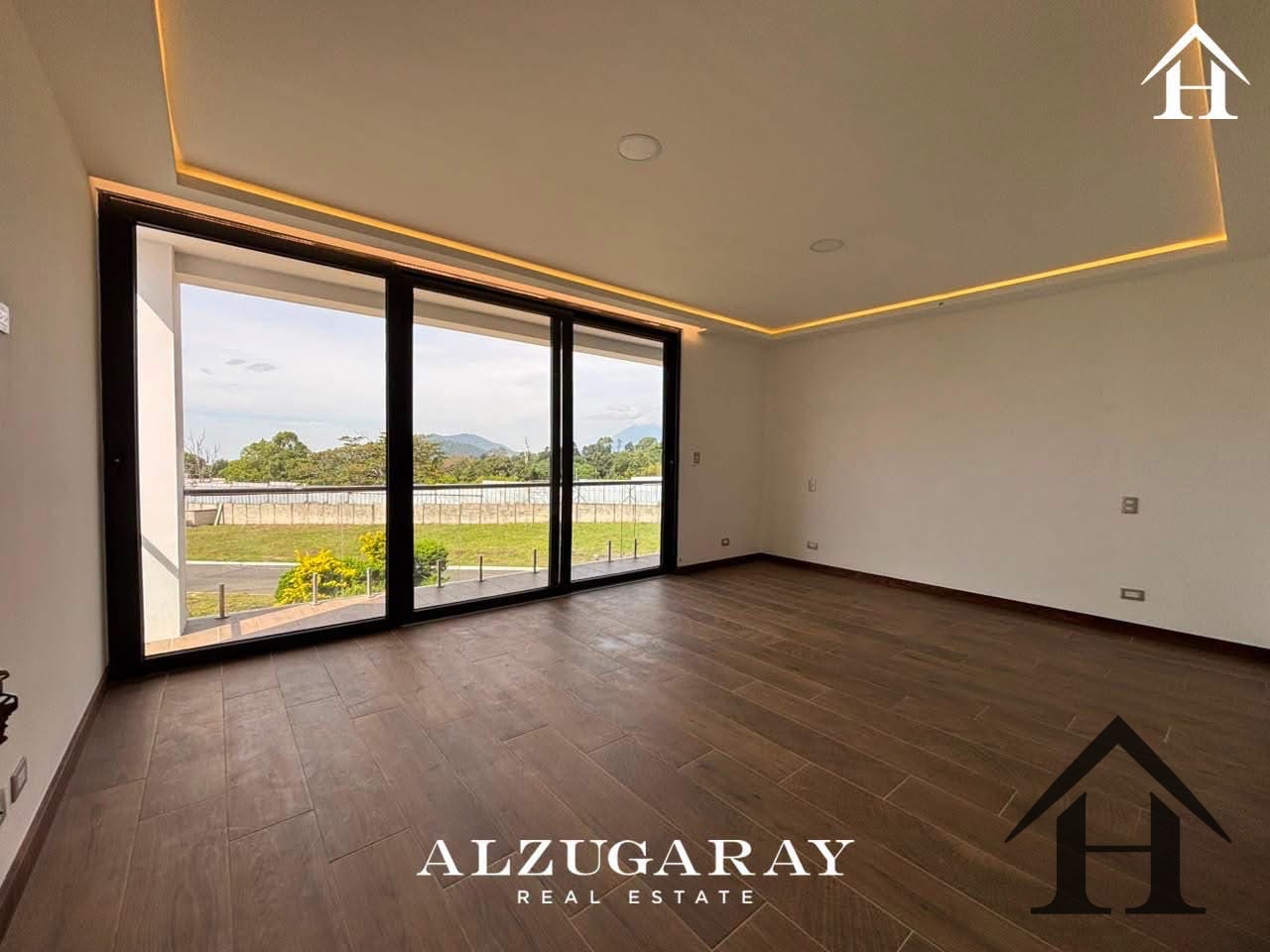 Casa moderna Carr. A Santa Elena Barillas Cond Diamantes de Gadiel — Casa en Venta en Carretera a El Salvador, Guatemala, Ciudad — foto 8 de 11