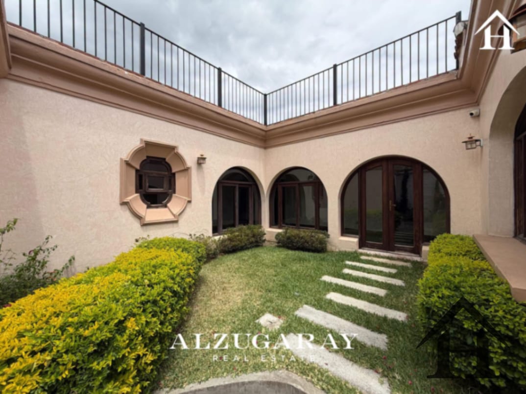 Casa con jardín ÚNICA en casco central Antigua — Casa en Venta en Dentro del Casco, Antigua, Sacatepéquez — foto 6 de 17