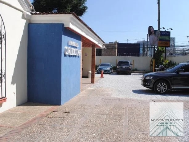 Casa con super ubicación para oficinas - 3
