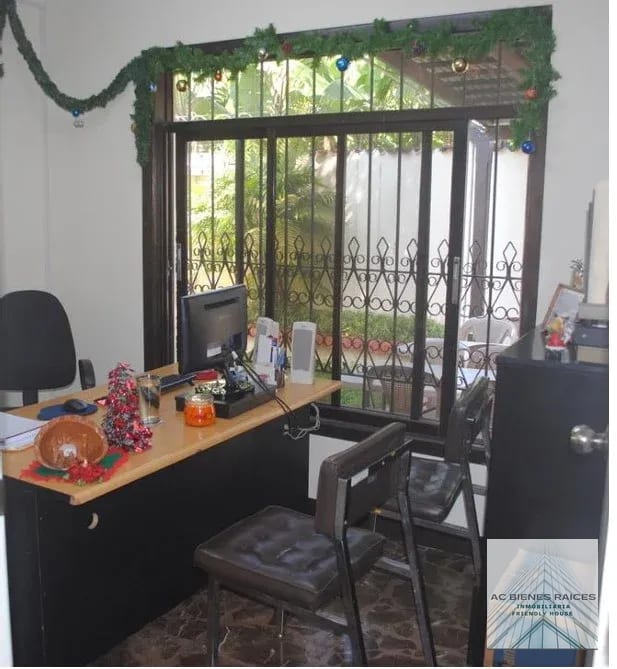 Casa con super ubicación para oficinas — Casa en Alquiler en Zona 10, Guatemala, Ciudad — foto 8 de 9