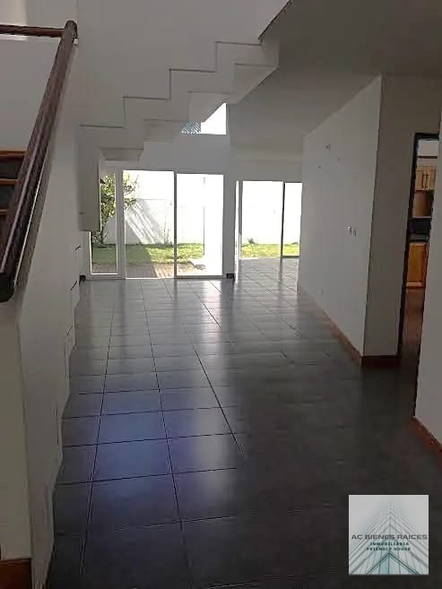 Renta Casa en Campos de San Isidro zona 16 — Casa en Alquiler en Campos de San Isidro, Zona 16, Guatemala, Ciudad — foto 2 de 12