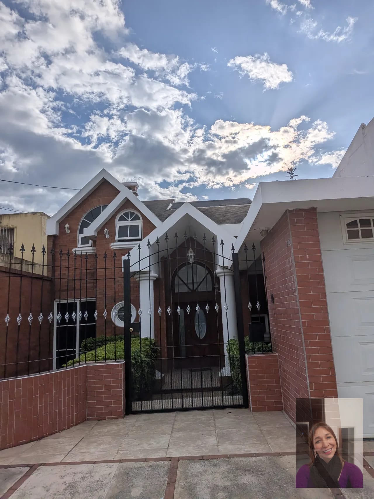 Preciosa Casa Dos Niveles "las Fuentes" Z.16 — Casa en Venta en Santa Rosita, Zona 16, Guatemala, Ciudad — foto 2 de 17