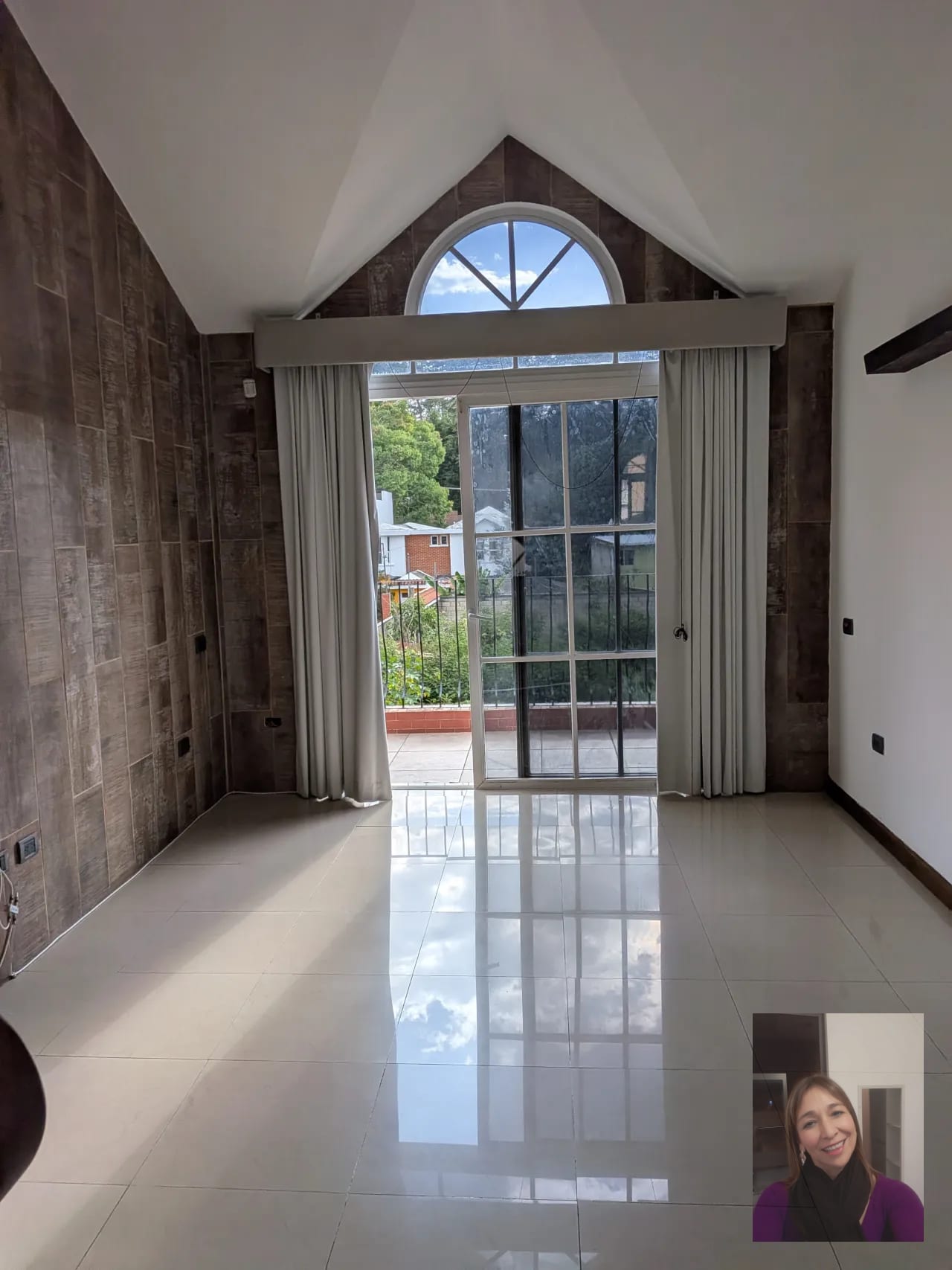 Preciosa Casa Dos Niveles "las Fuentes" Z.16 — Casa en Venta en Santa Rosita, Zona 16, Guatemala, Ciudad — foto 7 de 17