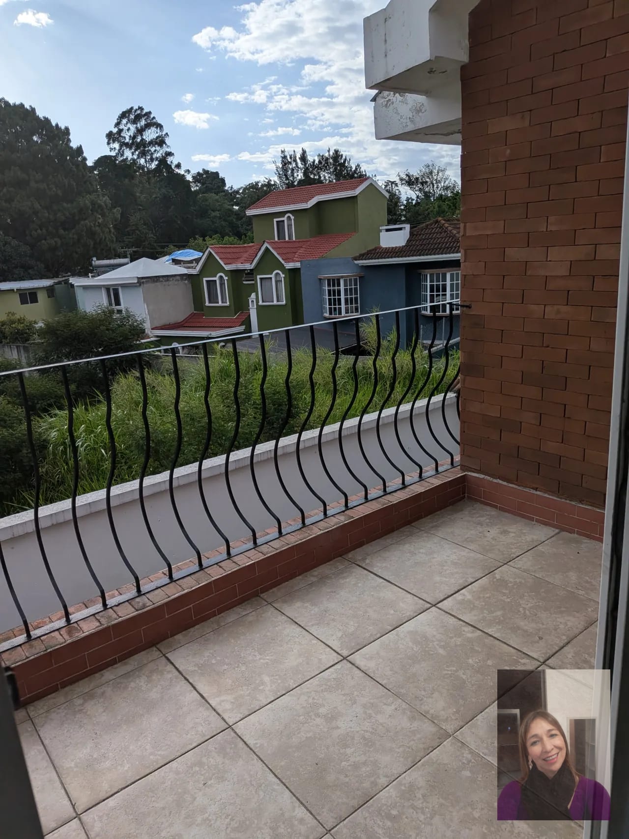 Preciosa Casa Dos Niveles "las Fuentes" Z.16 — Casa en Venta en Santa Rosita, Zona 16, Guatemala, Ciudad — foto 6 de 17