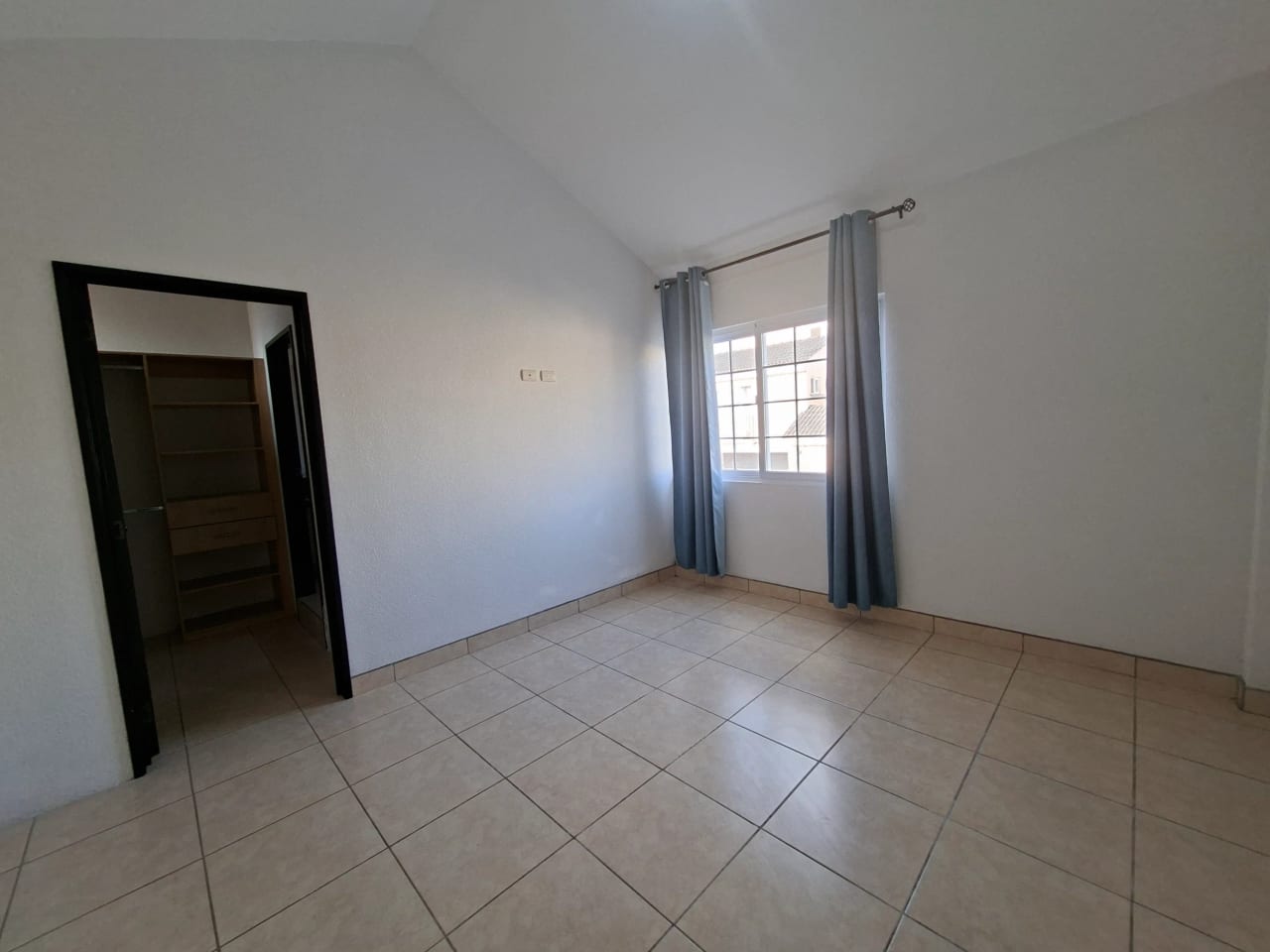 Casa en Venta en Prados de San Cristobal Zona 8 de Mixco — Casa en Venta en Prados de San Cristóbal, Zona 8 Mixco, Guatemala, Ciudad — foto 5 de 16