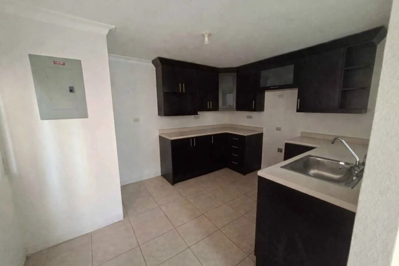 Casa en Venta en Prados de San Cristobal Zona 8 de Mixco — Casa en Venta en Prados de San Cristóbal, Zona 8 Mixco, Guatemala, Ciudad — foto 3 de 16