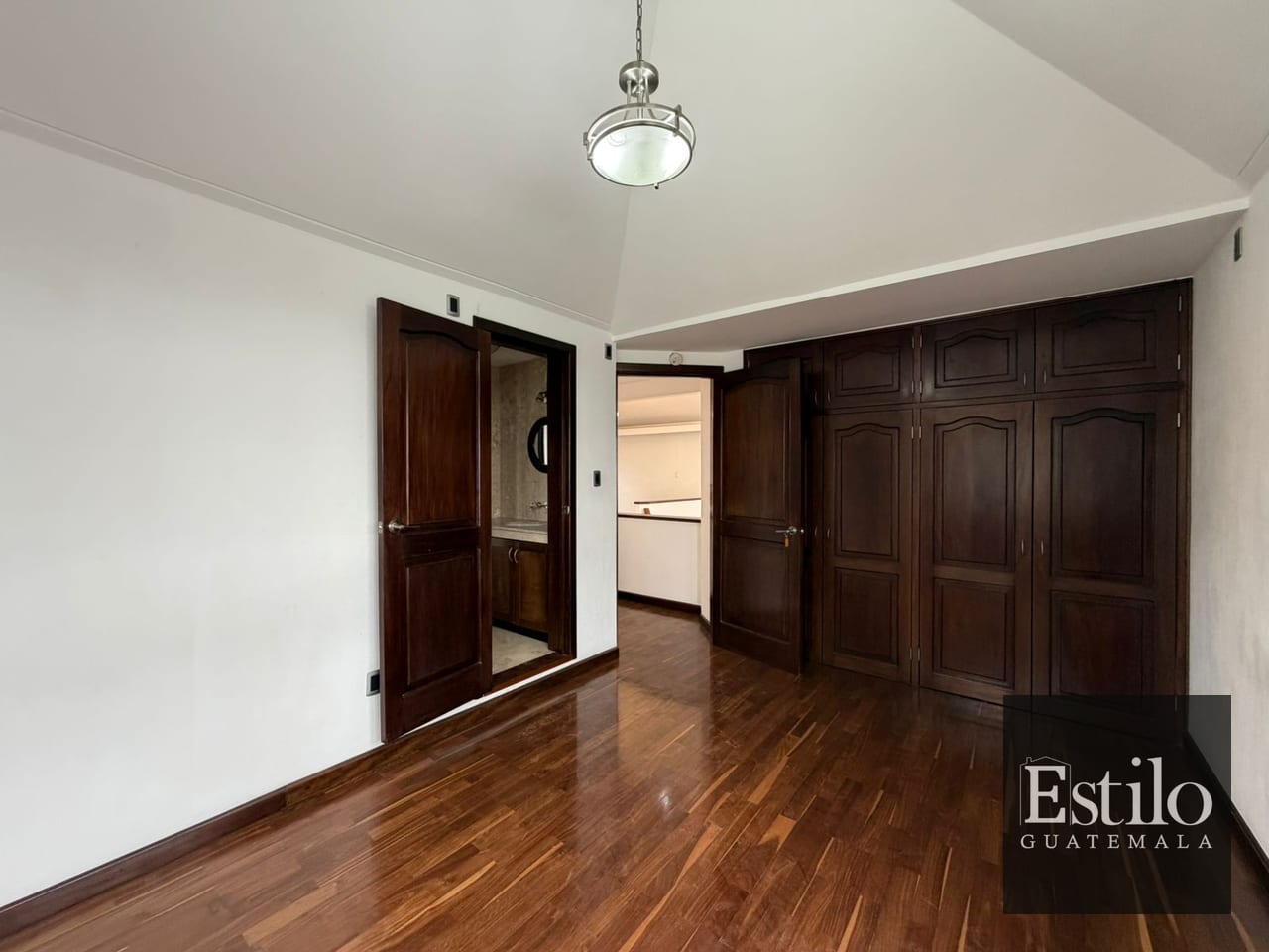 Preciosa Casa en Venta Zona 16 — Casa en Venta en Zona 16, Guatemala, Ciudad — foto 12 de 17