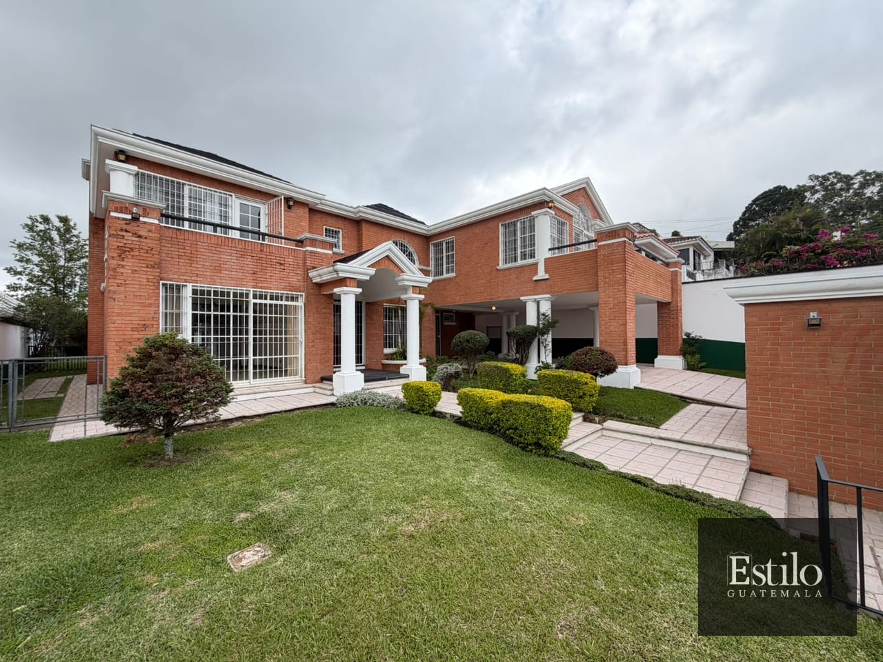 PRECIOSA CASA EN RENTA ZONA 16 — Casa en Alquiler en Zona 16, Guatemala, Ciudad — foto 2 de 17