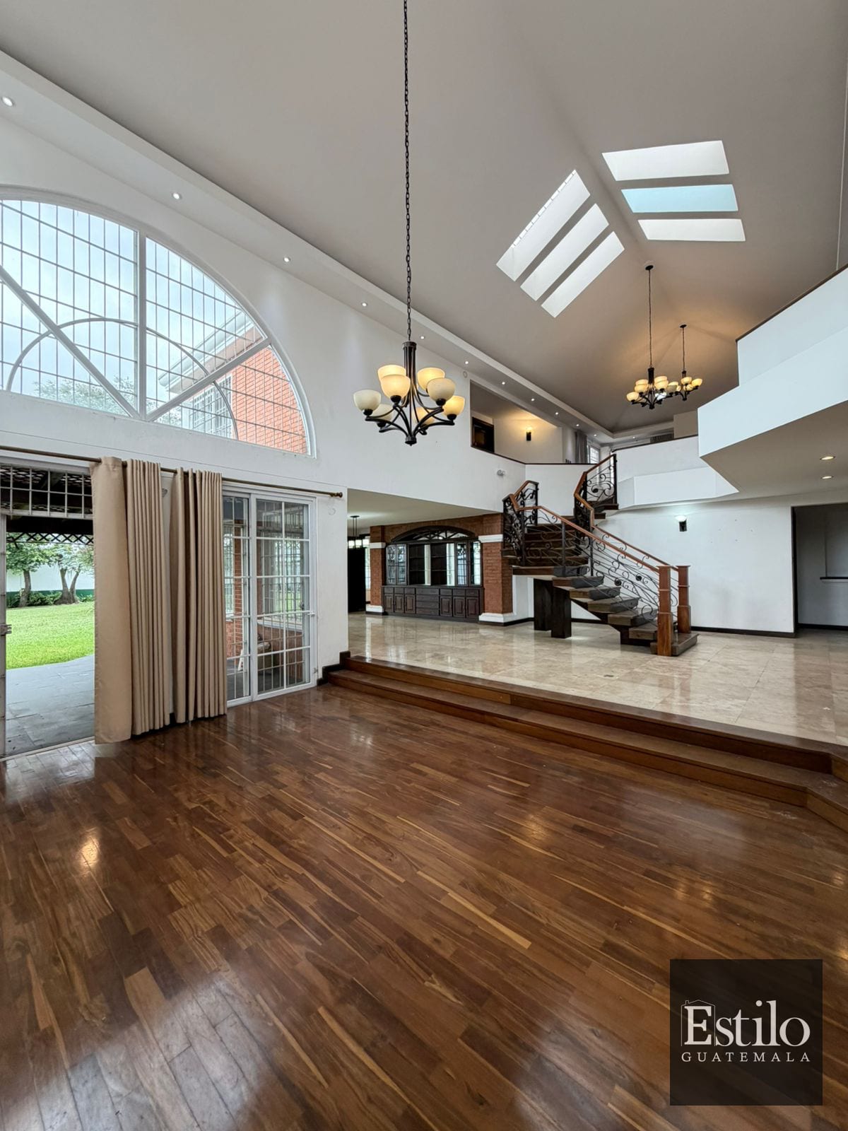 Preciosa Casa en Renta Zona 16 — Casa en Alquiler en Zona 16, Guatemala, Ciudad — foto 1 de 17