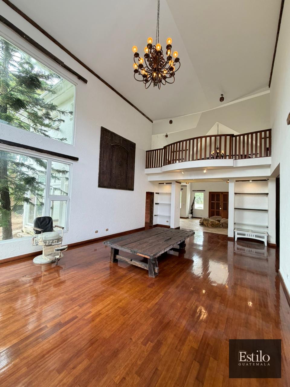 ESPECTACULAR CASA ESTILO MANSIÓN — Casa en Venta en Carretera a El Salvador, Guatemala, Ciudad — foto 3 de 15